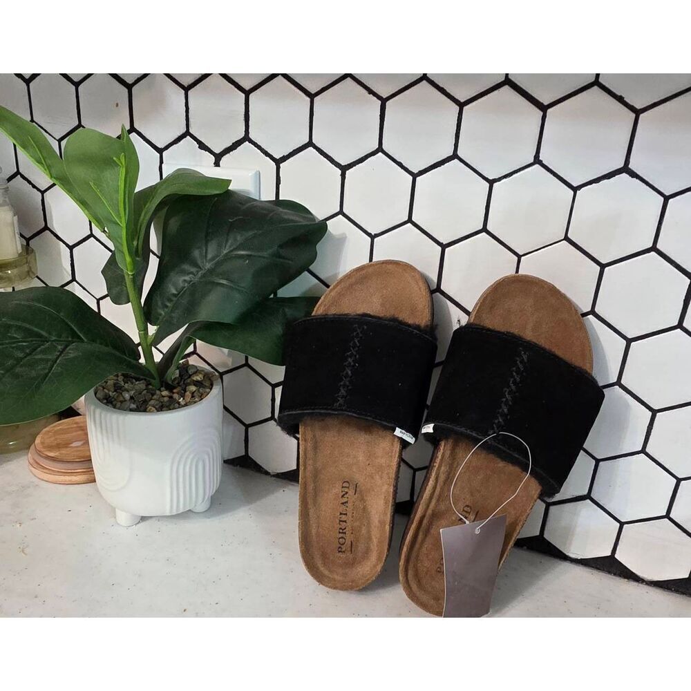Portland Fuzzy Sandals Size 6